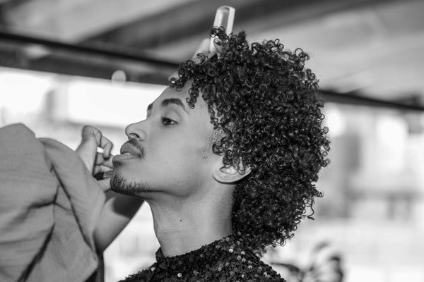 5 astuces éblouissantes pour sublimer vos tenues estivales avec des accessoires en argent!